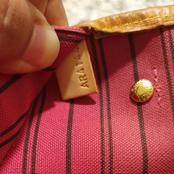 Authentic Louis Vuitton Neverfull - Picture 4 of 8